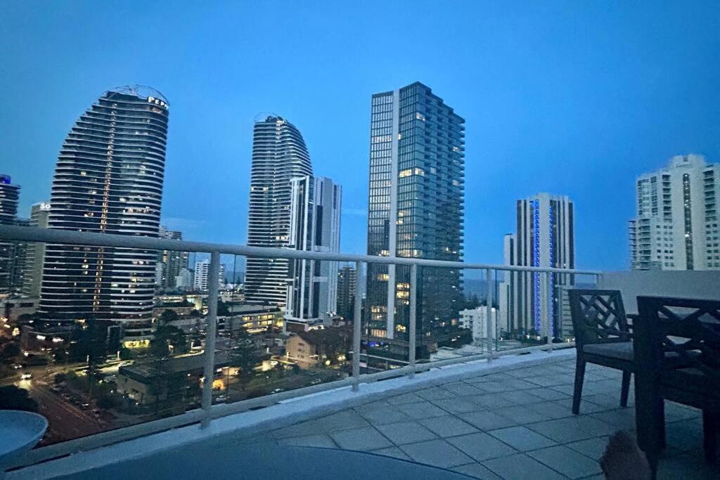 Private Sky Terrace Classic Penthouse 2 Car Parks Apartment Gold Coast Luaran gambar