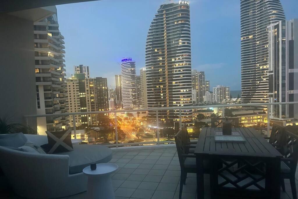 Private Sky Terrace Classic Penthouse 2 Car Parks Apartment Gold Coast Luaran gambar